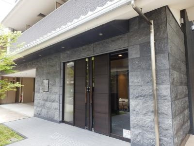 プレサンス京都四条烏丸響のエントランス