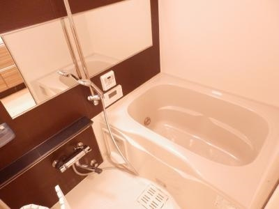 プレサンス京都四条烏丸響の浴室|追焚き機能付バス