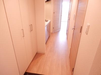 プレサンス京都四条烏丸響の内装|玄関から