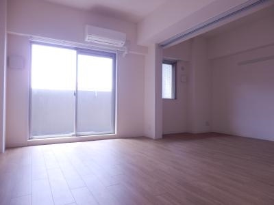 プレサンス京都四条烏丸響の居間・リビング