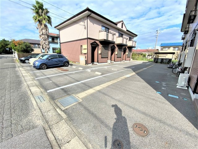 リリーブ新浜Ⅱの駐車場