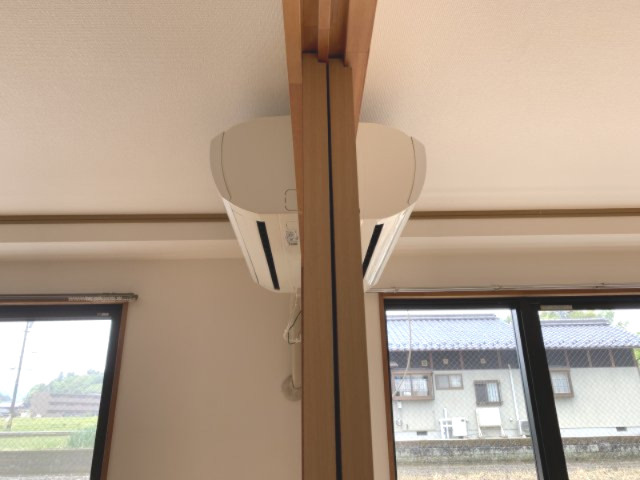 グランデ２１|エアコンはキッチンと洋間の2か所にございます。