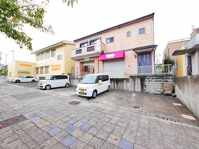 州見台7丁目店舗の駐車場