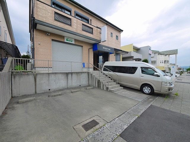 州見台7丁目店舗の駐車場