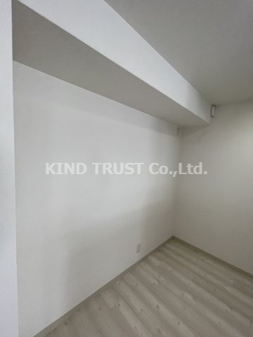 ベル・ステラのキッチン|冷蔵庫とカップボードを置くスペースです