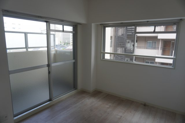 レジデンス内田橋の洋室