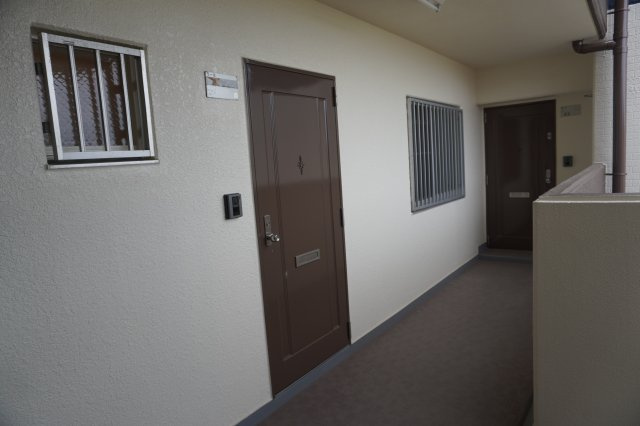 レジデンス内田橋の玄関