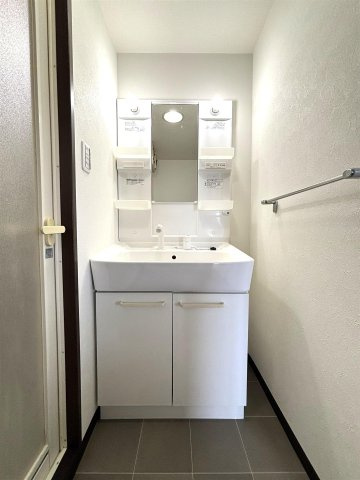 エンゼルハイム久留米東【キャッシュバック対象物件】の独立洗面台|朝の支度にも助かる、独立の洗髪洗面化粧台