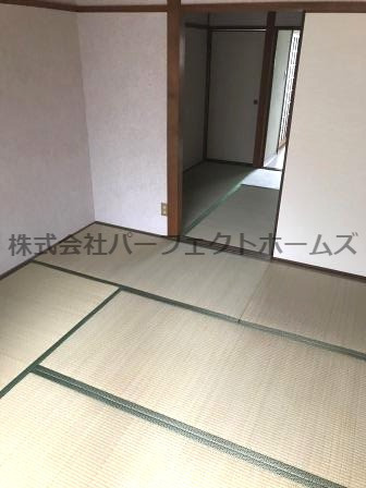 清水ハイツの寝室|開放的な寝室です