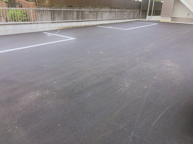 ウエストコートⅢの駐車場