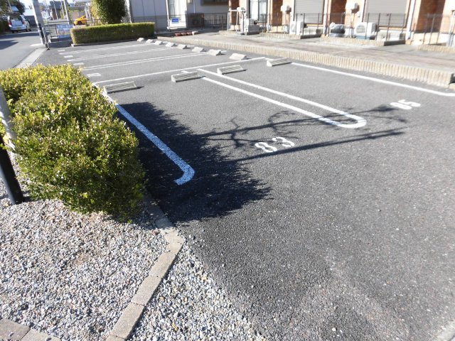 プラッサムコート羽衣Hの駐車場