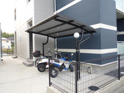 【その他共用部分】 | グランパール久住 | 屋根付き駐輪場。