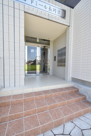 ドミール長岡京のエントランス|落ち着いたエントランスです