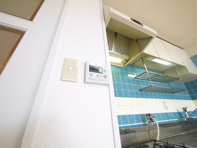 三和平城グランドパレスの設備|給湯器リモコンです