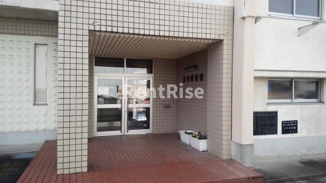 ルミエールウエストのエントランス|北今保育園 0.7km