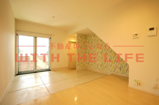 R-BOX津福III【キャッシュバック対象物件】の居間・リビング|こちらの居間で趣味の時間をお楽しみください