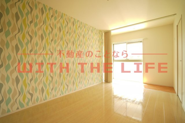 R-BOX津福III【キャッシュバック対象物件】の洋室|明るい洋室です