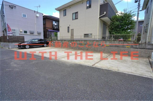 R-BOX津福III【キャッシュバック対象物件】の駐車場|駐車場があるので、車を買う予定の方も安心です