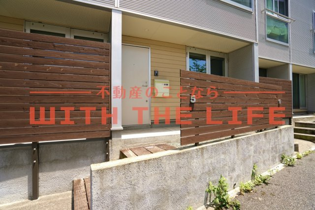 R-BOX津福III【キャッシュバック対象物件】のエントランス|ゆとりのあるエントランスです