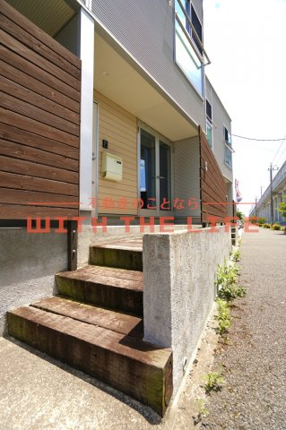 R-BOX津福III【キャッシュバック対象物件】のエントランス|ゆとりのあるエントランスです