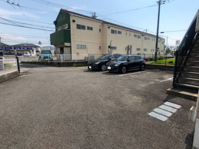 ガーデン・シャトレｉ　単身棟の駐車場