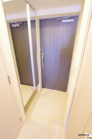 ライブカーサ本町　仲介手数料無料の玄関