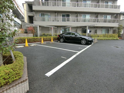 【その他共用部分】 | Ｔ．Ｈ．Ｇａｒｄｅｎ | 駐車場