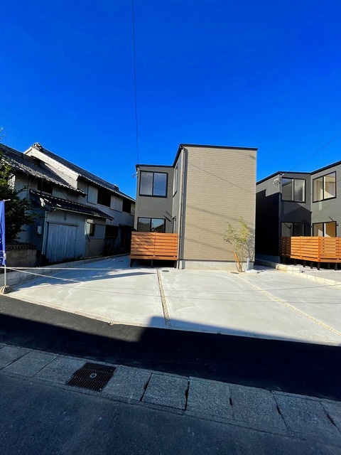 ユニキューブ武豊の駐車場