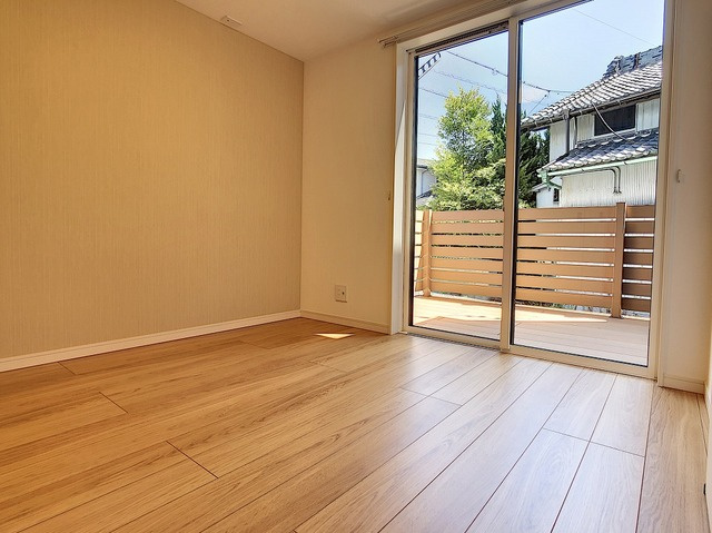 ユニキューブ武豊の洋室