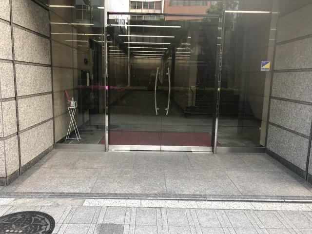 アクサ小伝馬町ビルのエントランス