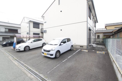 【駐車場】 | ブルームコートＡ | 駐車場があるので、車を買う予定の方も安心です