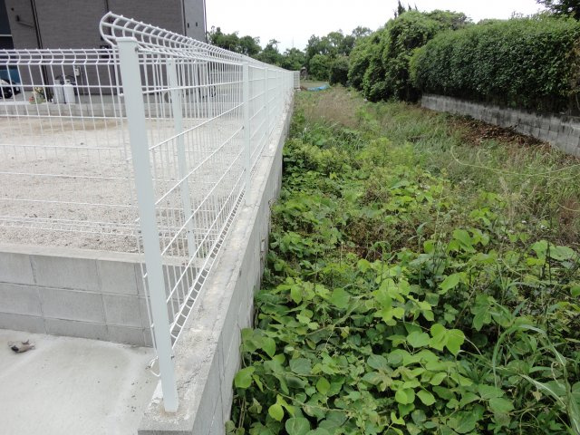 宇土市走潟町分譲地の周辺|分譲地西側のフェンスです。