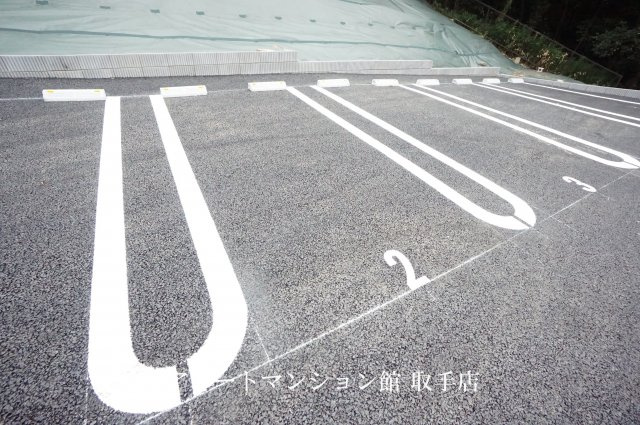 フォーレストガーデンの駐車場