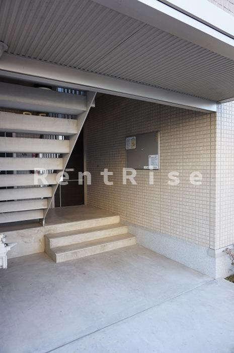 ロイヤルガーデン しおん館 Cの駐車場