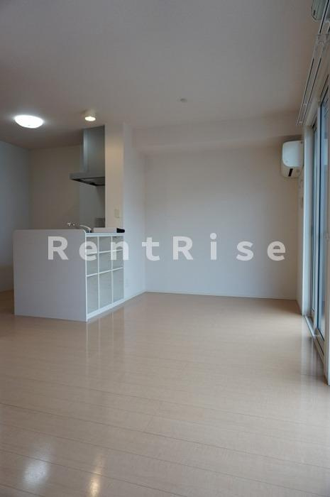 ロイヤルガーデン しおん館 Cの居間・リビング