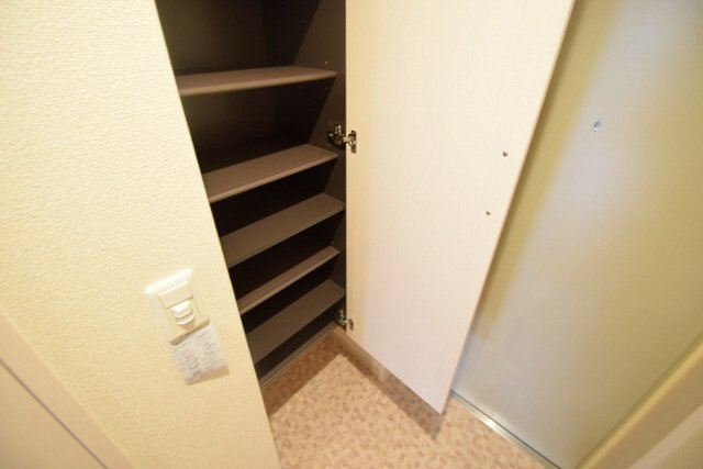 アンクレージュ西船橋の玄関|下駄箱完備