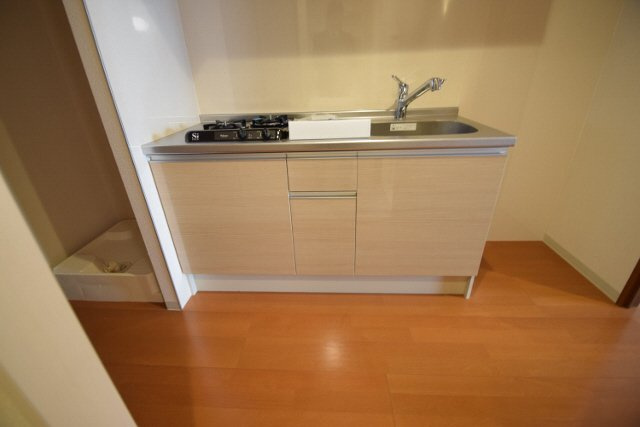 アンクレージュ西船橋のキッチン|冷蔵庫置き場はキッチン横