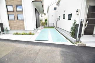 【駐車場】 | 現地見学や資料請求などお気軽にお問合わせ下さい。
周辺環境とあわせて現地ご案内致します。