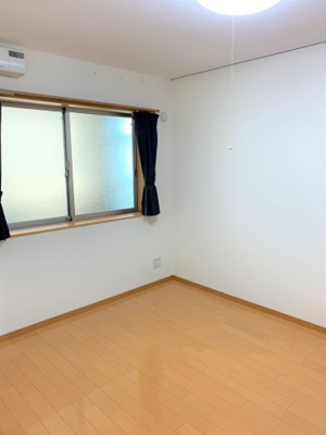 【洋室】 | さくらいマンション立野 | 落ち着いた色調の洋室です