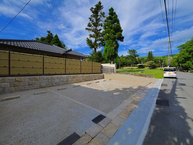 水門町戸建の駐車場