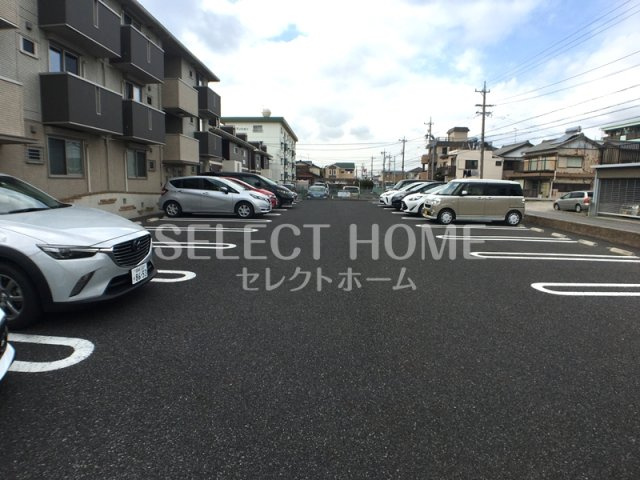 【駐車場】 | グラン タスティエーラ | 車をお持ちの方に嬉しい駐車場付きの物件です