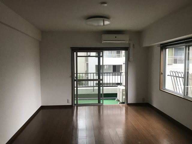 神南ペアシティの居間・リビング