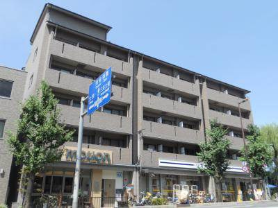エレガント鴨川Ａ棟の外観