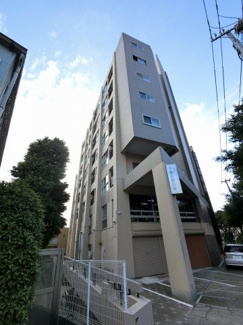 【外観】 | 総戸数４５戸、昭和４６年３月築、管理人は巡回勤務につき管理体制良好です♪