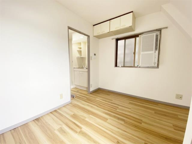 ミニマリスト向けな洋室