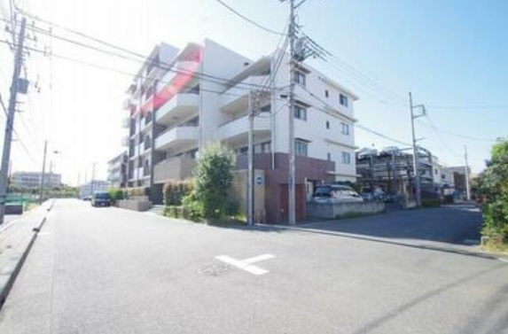 レリアコート新越谷の外観