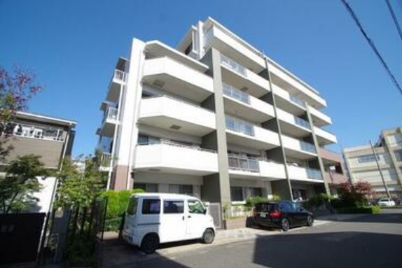 レリアコート新越谷の外観