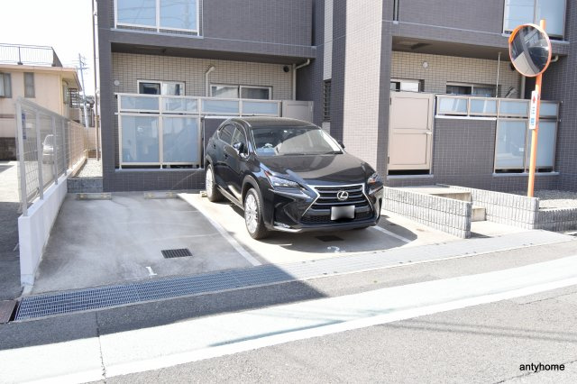 リッシュテーレ　仲介手数料無料の駐車場