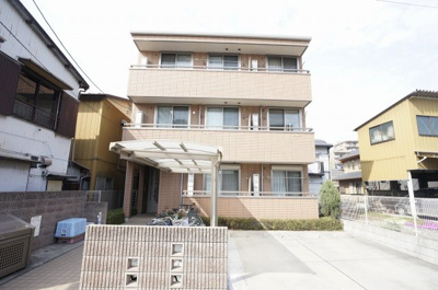 【外観】 | カーサ・ドマーニ | ベージュカラーの落ち着いた雰囲気ある外観です