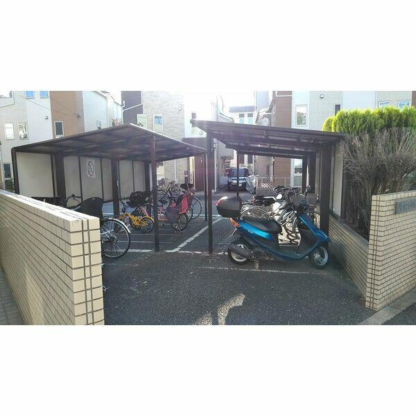 クレセントパレスのエントランス
